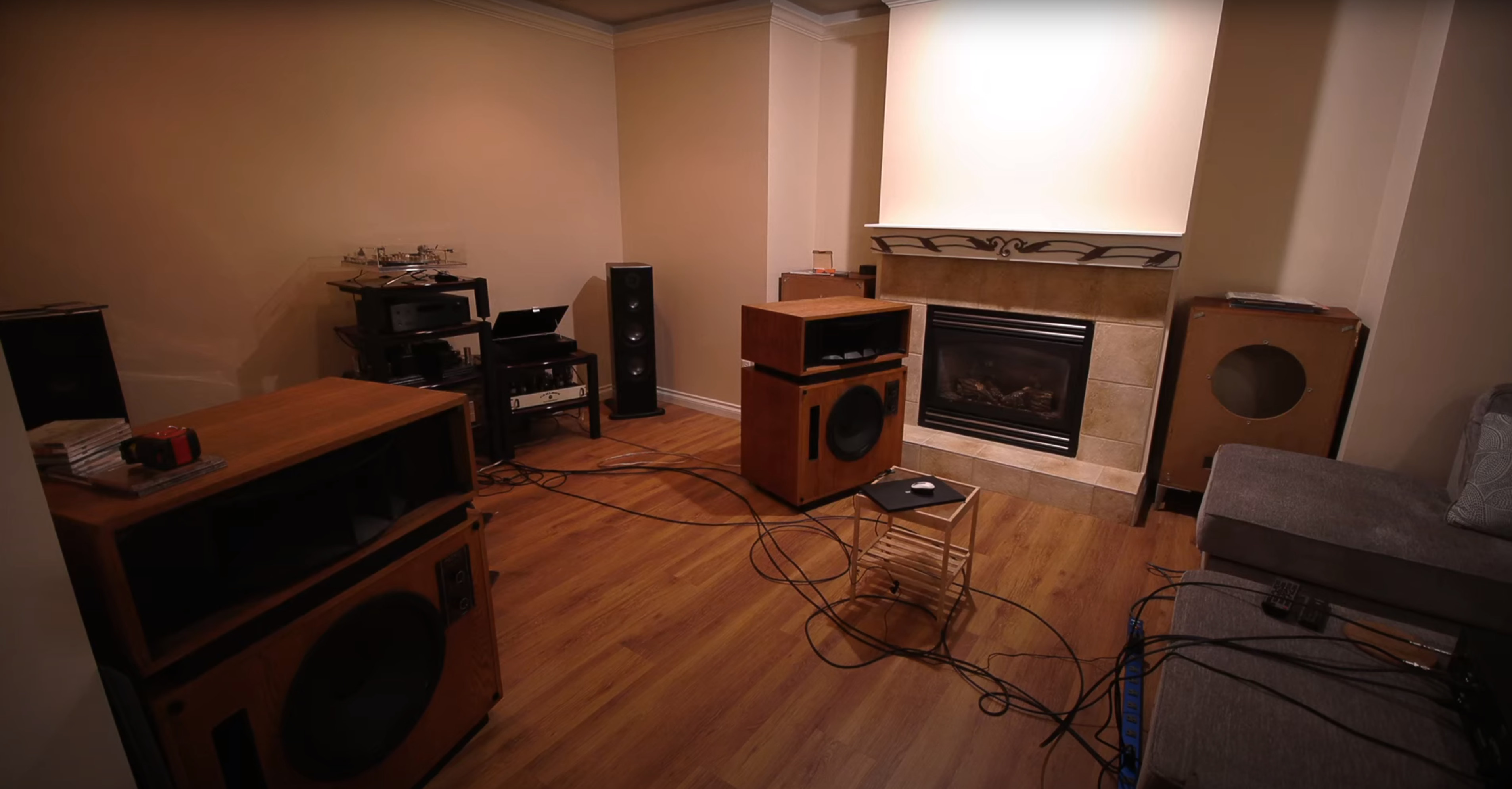 meeting-backgrounds/Mr Carlsons Lab-007 Audio.jpg